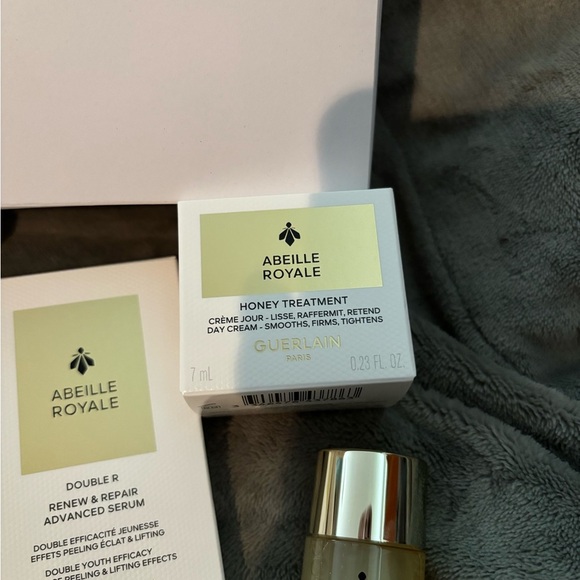 Guerlain White and Gold Serum & Face Oil - Picture 3 of 7
